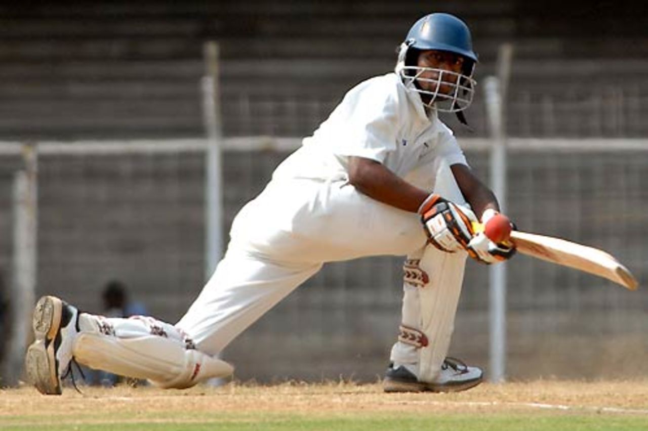 Abhinav Mukund scored 120, his second successive first-class ton, Tamil Nadu v Saurashtra, Ranji Trophy Super League, Group A, 4th round, 1st day, Chennai, December 1, 2007