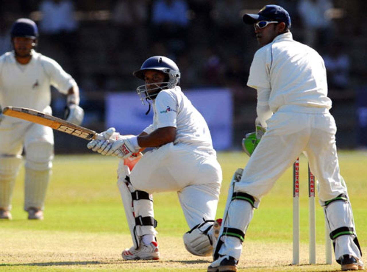 Rajasthan's Rohit Jhalani plays the sweep during his unbeaten 60, Karnataka v Rajasthan, Ranji Trophy Super League, Group A, 4th round, 1st day, Mysore, December 1, 2007