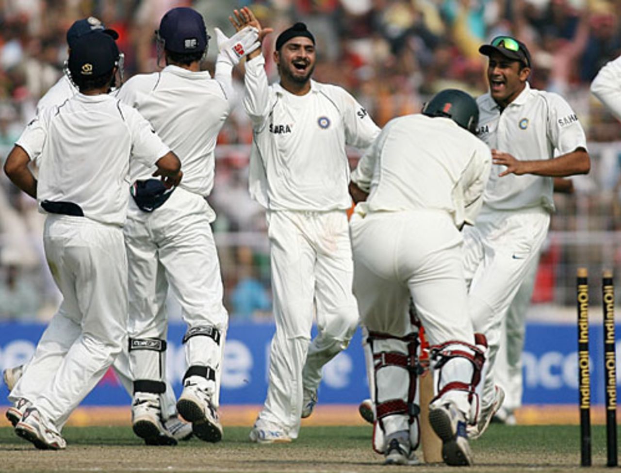 India celebrate Mohammad Yousuf's dismissal, India v Pakistan, 2nd Test, Kolkata, 3rd day, December 2, 2007
