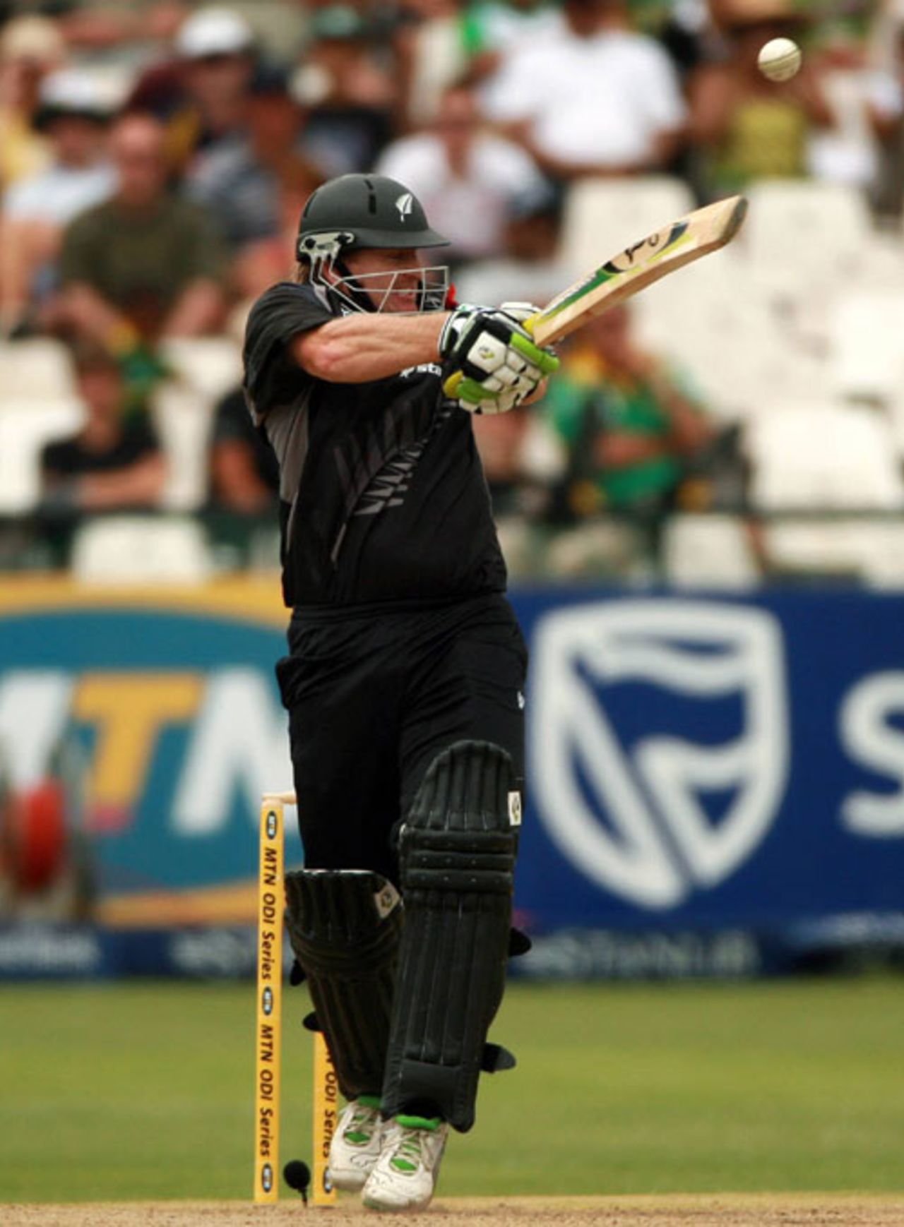 Scott Styris pulls on his way to 60, South Africa v New Zealand, 3rd ODI, Cape Town, December 2, 2007