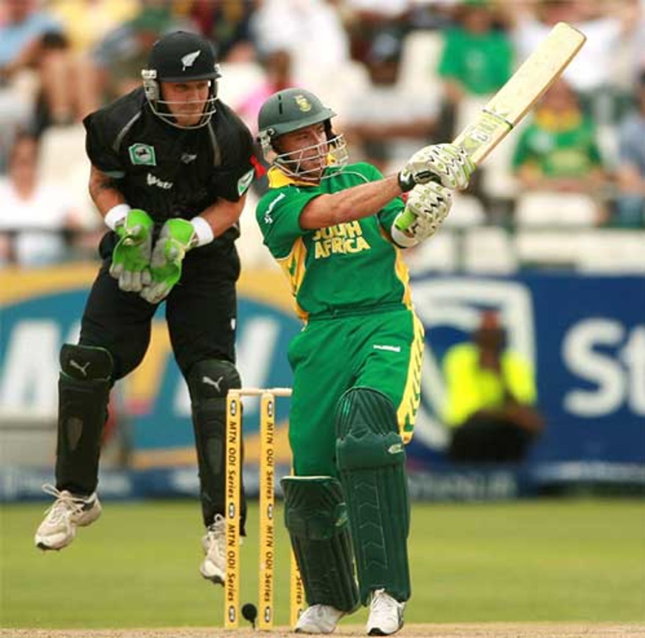 Herschelle Gibbs pulls one to the leg, South Africa v New Zealand, 3rd ODI, Cape Town, December 2, 2007