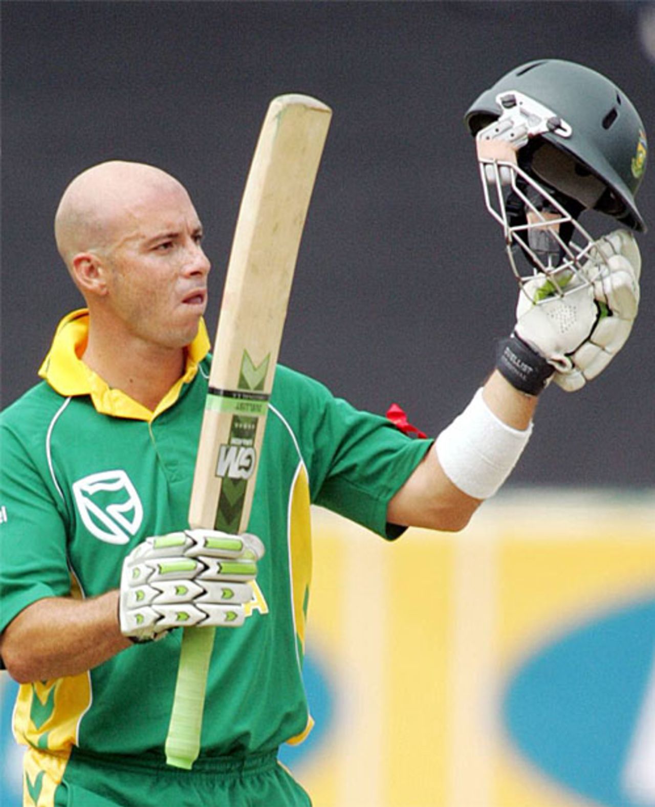 Herschelle Gibbs takes the applause for his century, South Africa v New Zealand, 3rd ODI, Cape Town, December 2, 2007