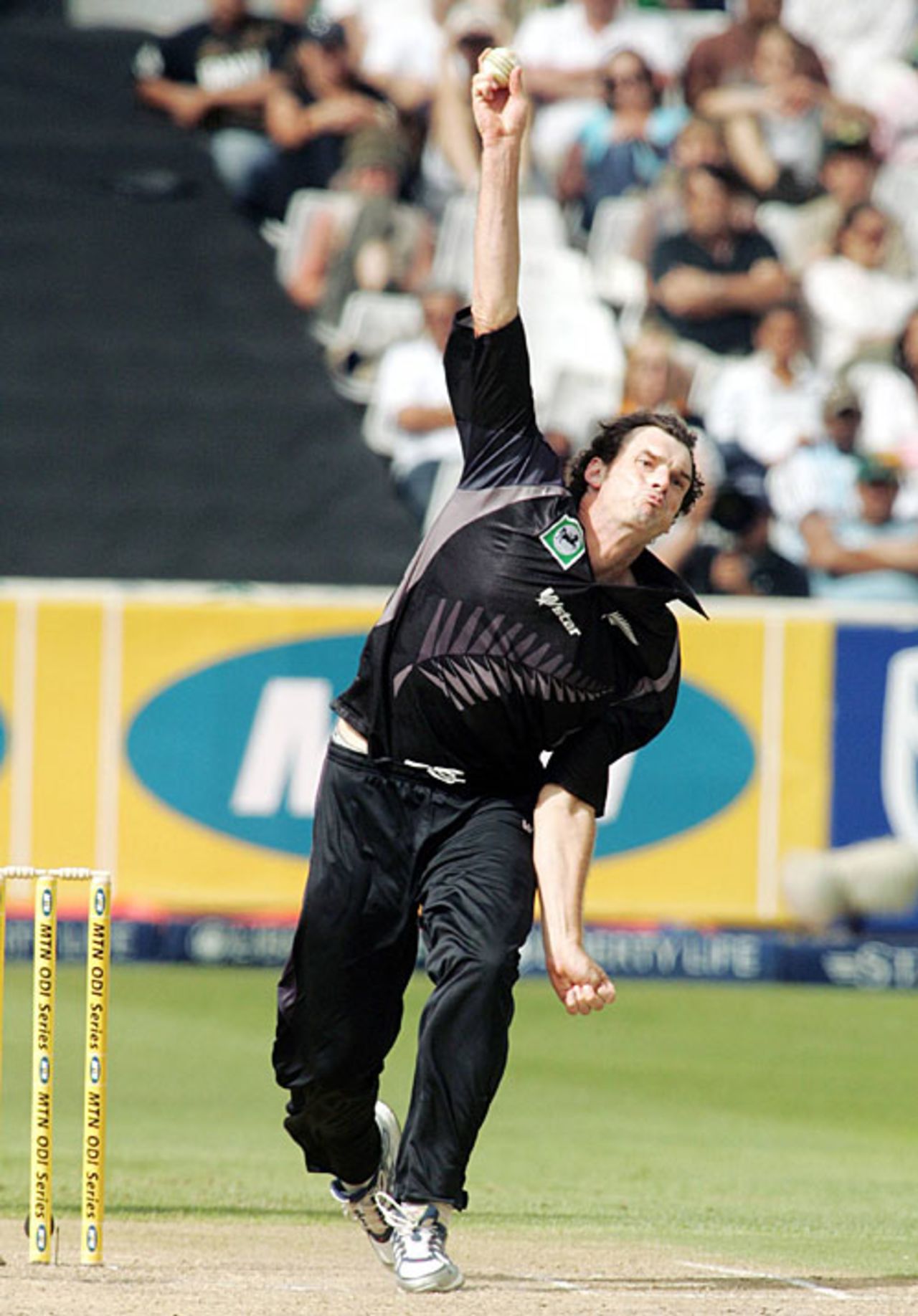 Kyle Mills was the Man of the Series for taking nine wickets in three ODIs, South Africa v New Zealand, 3rd ODI, Cape Town, December 2, 2007