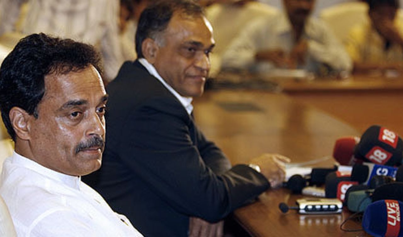 Dlip Vengsarkar and Niranjan Shah at a press conference, Mumbai, September 18, 2007 