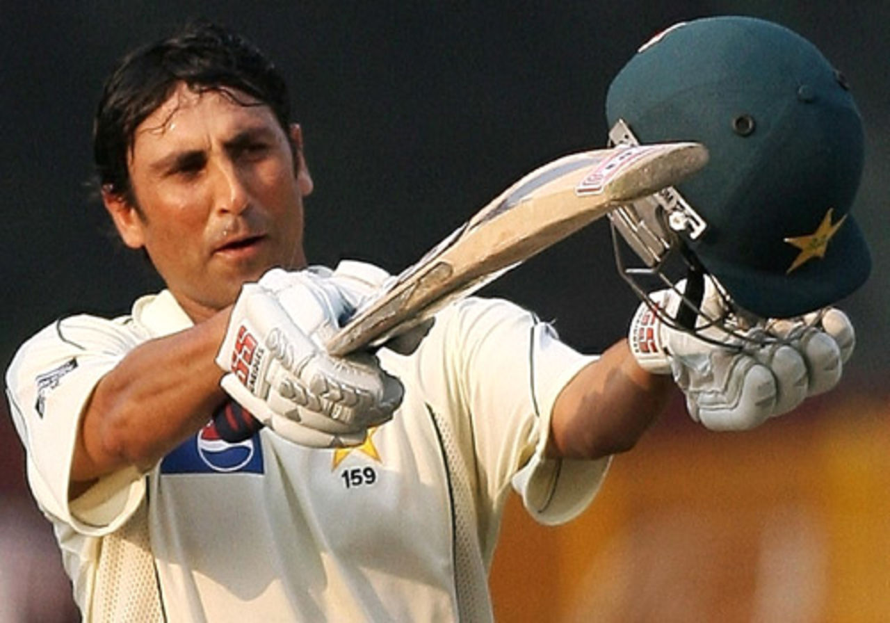 Younis Khan raises the bat after reaching his hundred, India v Pakistan, 2nd Test, Kolkata, 5th day, December 4, 2007