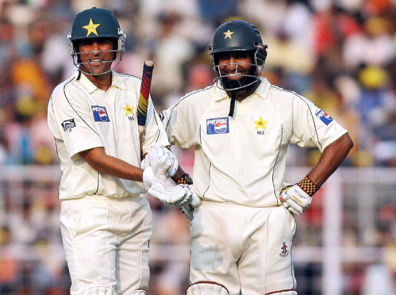 Younis Khan and Mohammad Yousuf put on an unbroken fifth-wicket stand of 136 runs, India v Pakistan, 2nd Test, Kolkata, 5th day, December 4, 2007