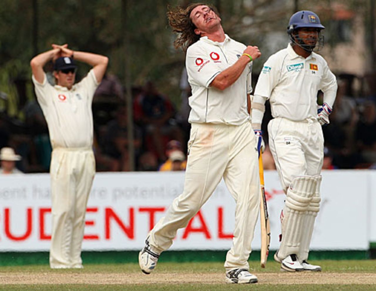 Ryan Sidebottom rues his misfortune, Sri Lanka v England, 1st Test, Kandy, December 4, 2007