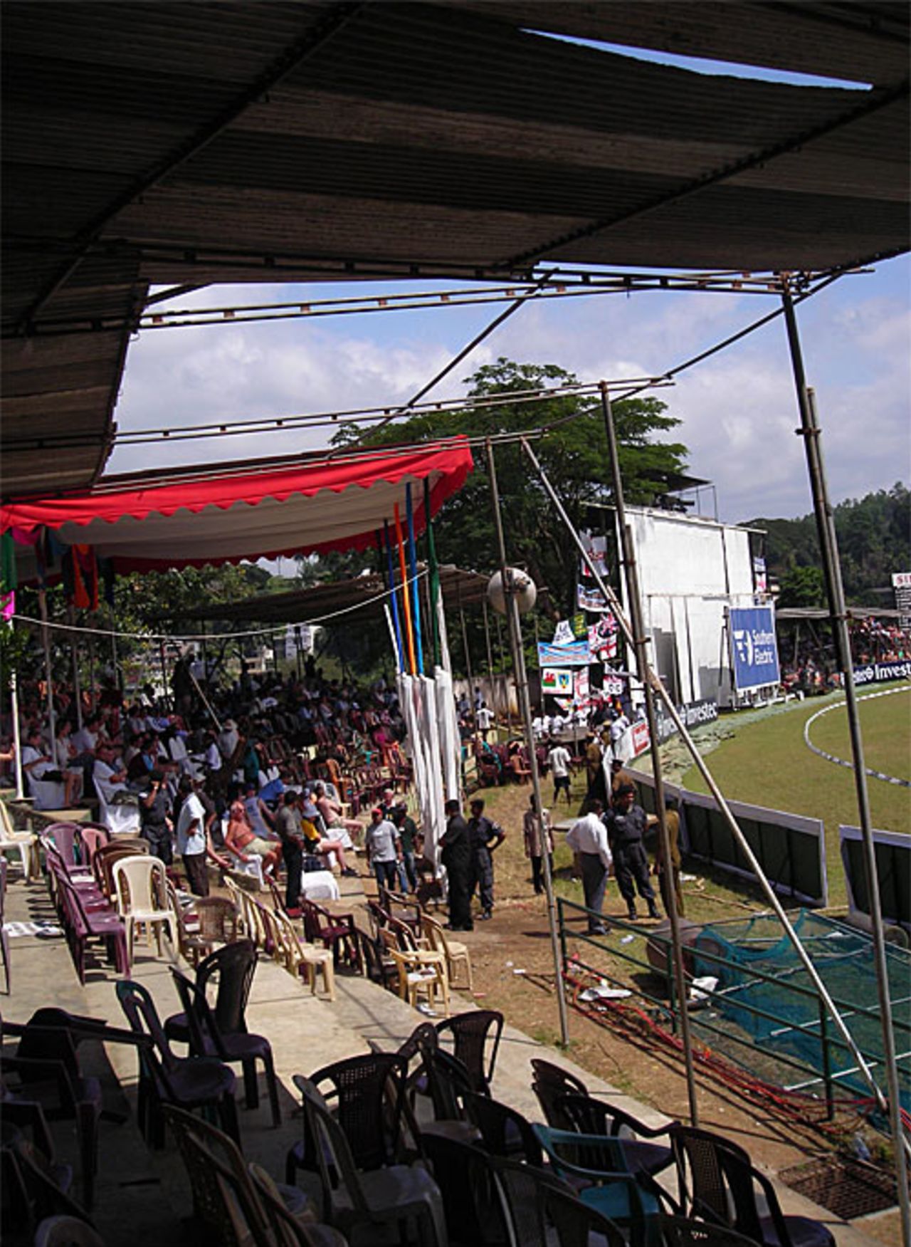 The corrugated-iron roof of a stand at Kandy falls off, Sri Lanka v England, 1st Test, Kandy, December 5, 2007