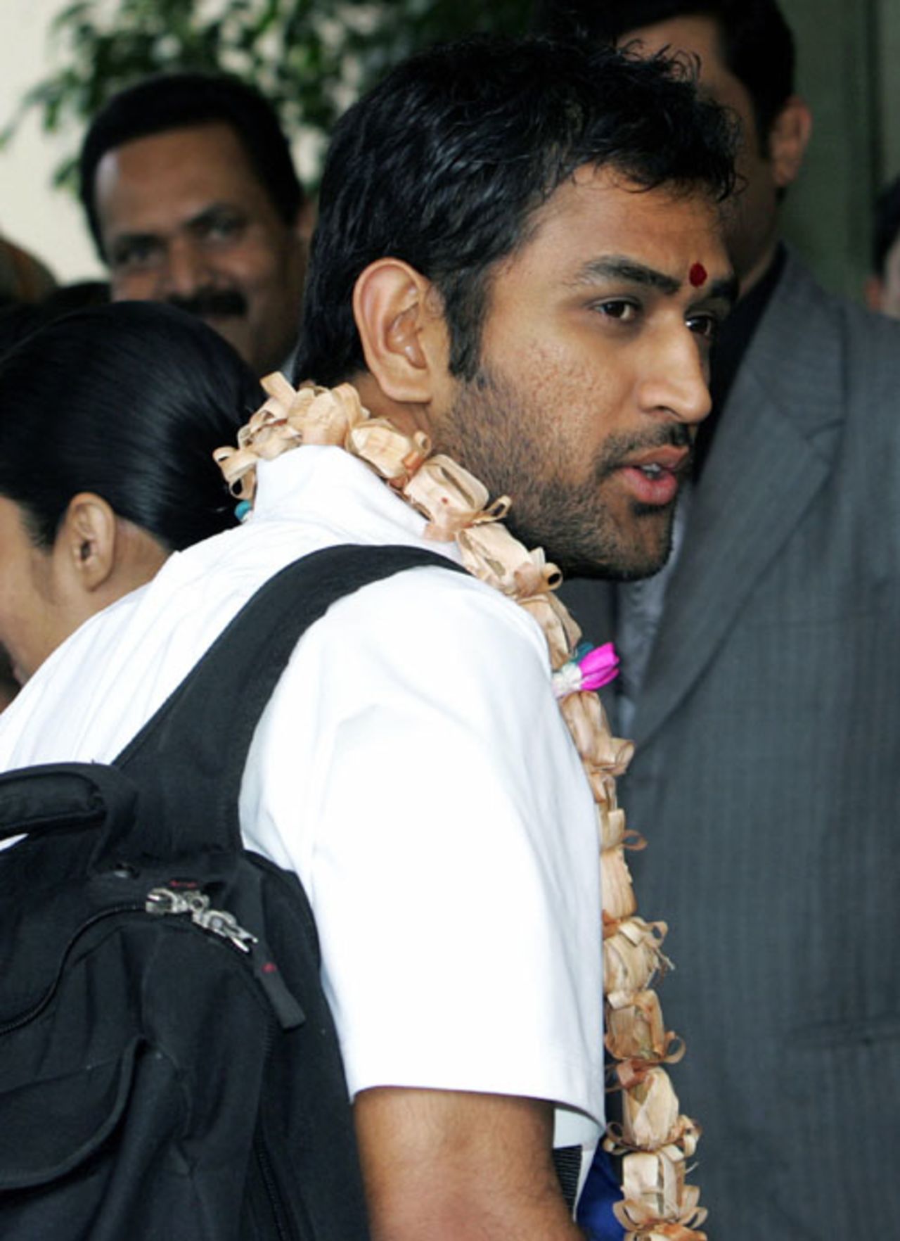 Mahendra Singh Dhoni arrives at the team hotel, Bangalore, December 5, 2007