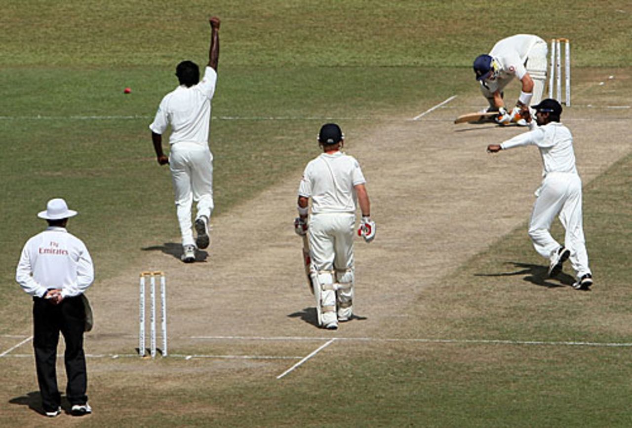 Kevin Pietersen is cleaned up by Dilhara Fernando, Sri Lanka v England, 1st Test, Kandy, December 5, 2007