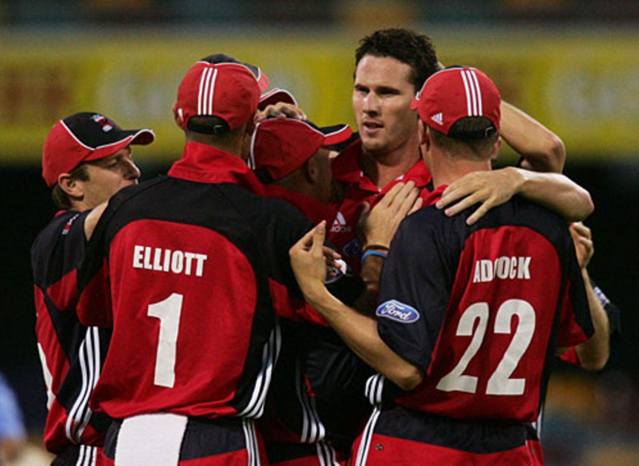South Australia celebrate after Shaunt Tait dismissed Matthew Hayden, Queensland v South Australia, Ford Ranger Cup, Brisbane, December 5, 2007