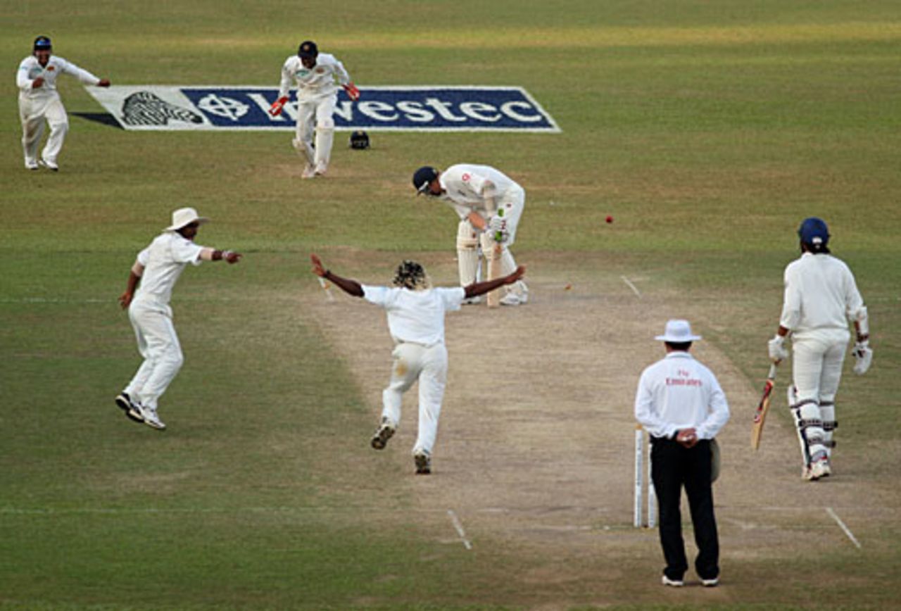 Sri Lanka celebrate as the last England wicket falls, Sri Lanka v England, 1st Test, Kandy, December 5, 2007