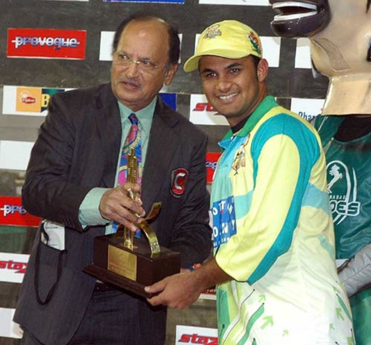 Imran Farhat receives his Man-of-the-Match award from Ajit Wadekar, Chandigarh Lions v Hyderabad Heroes, 7th match, Indian Cricket League, Panchkula, December 5, 2007
