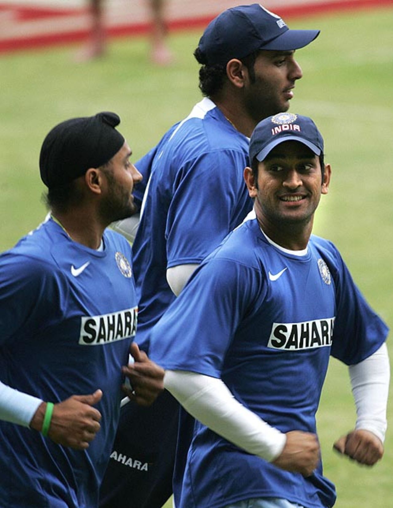 Harbhajan Singh, Mahendra Singh Dhoni and Yuvraj Singh jog at the Chinnaswamy Stadium, Bangalore, December 6, 2007