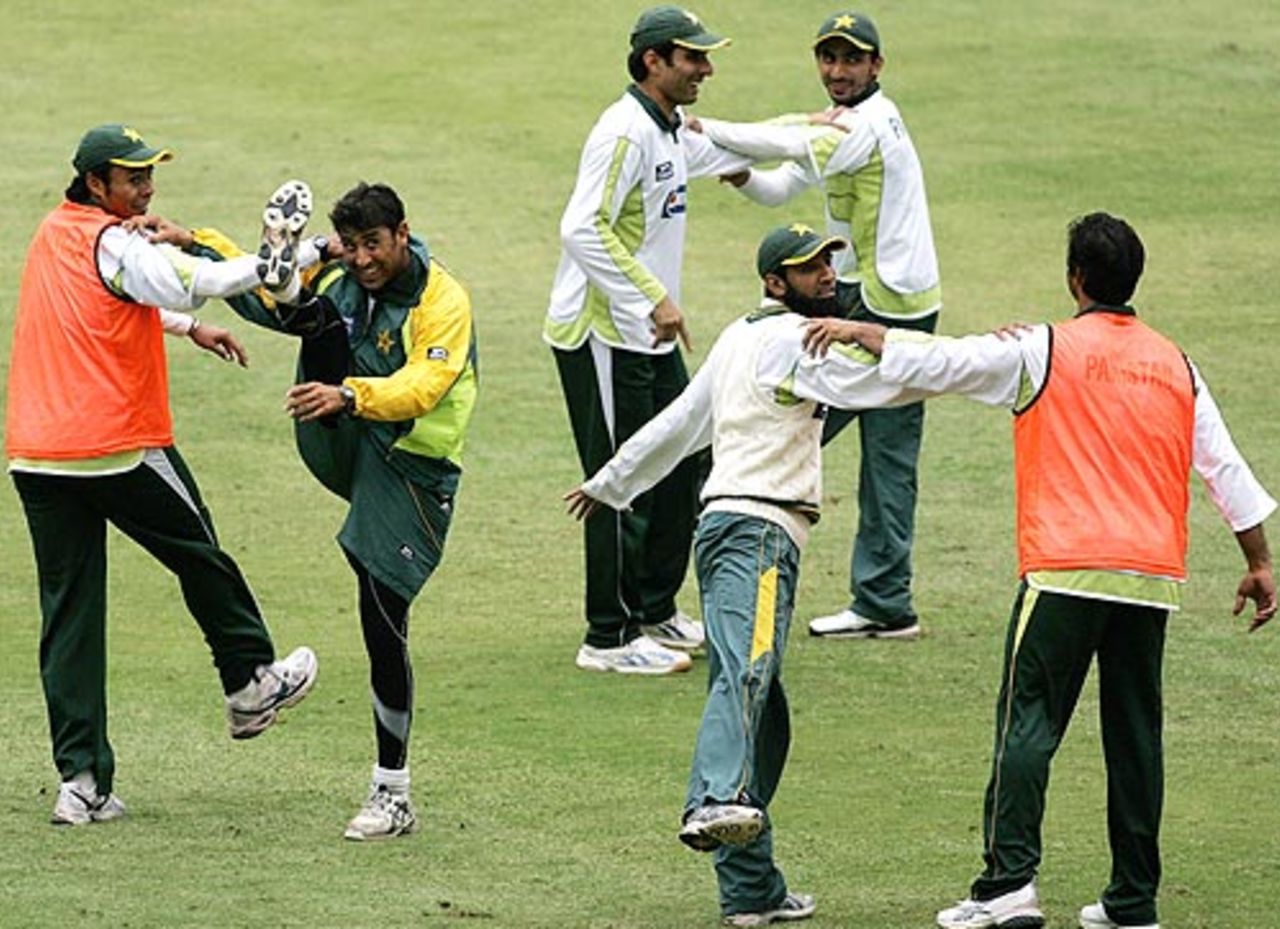 It's exercise time for the Pakistan team, Bangalore, December 6, 2007