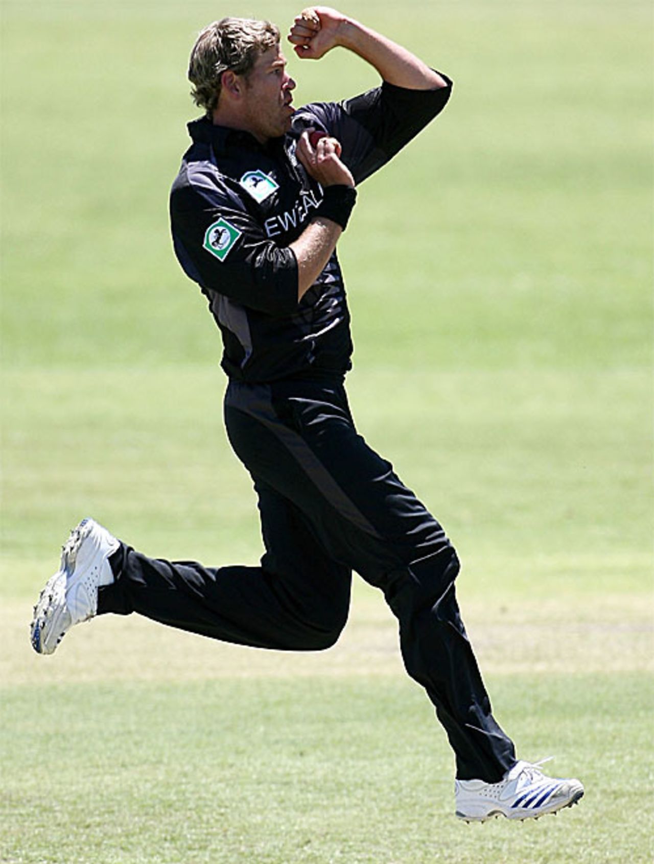Jacob Oram was New Zealand's most successful bowler with 3 for 41, CA Chairman's XI v New Zealanders at Lilac Hill, December 7, 2007