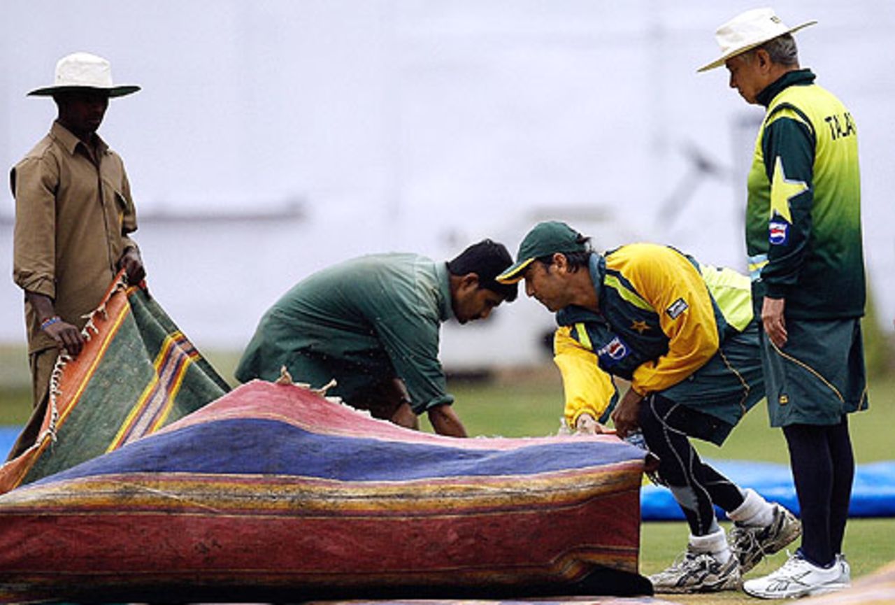 Younis Khan and Talat Ali, Pakistan's manager, take a look at the pitch, Bangalore, December 7, 2007