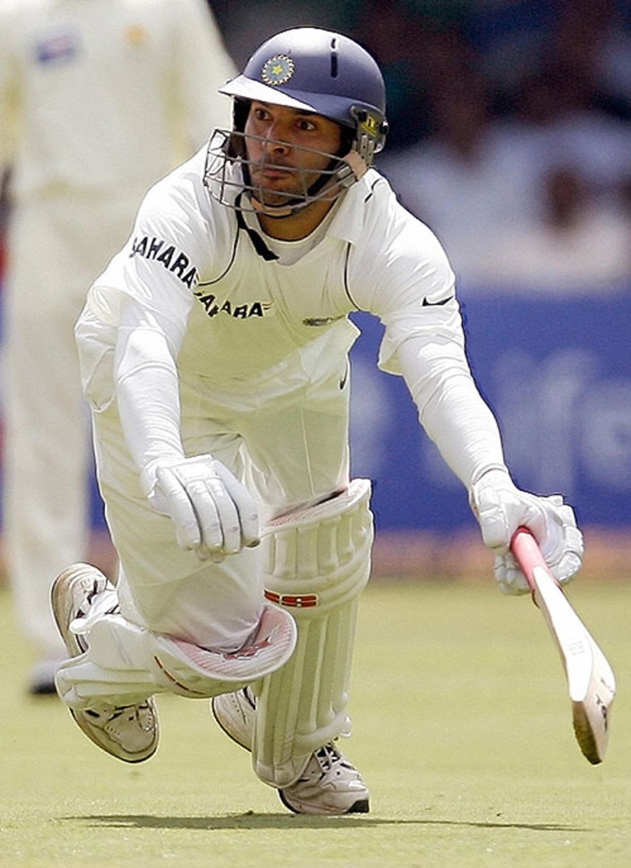 Yuvraj Singh was nearly run out early in his innings, India v Pakistan, 3rd Test, Bangalore, 1st day, December 8, 2007