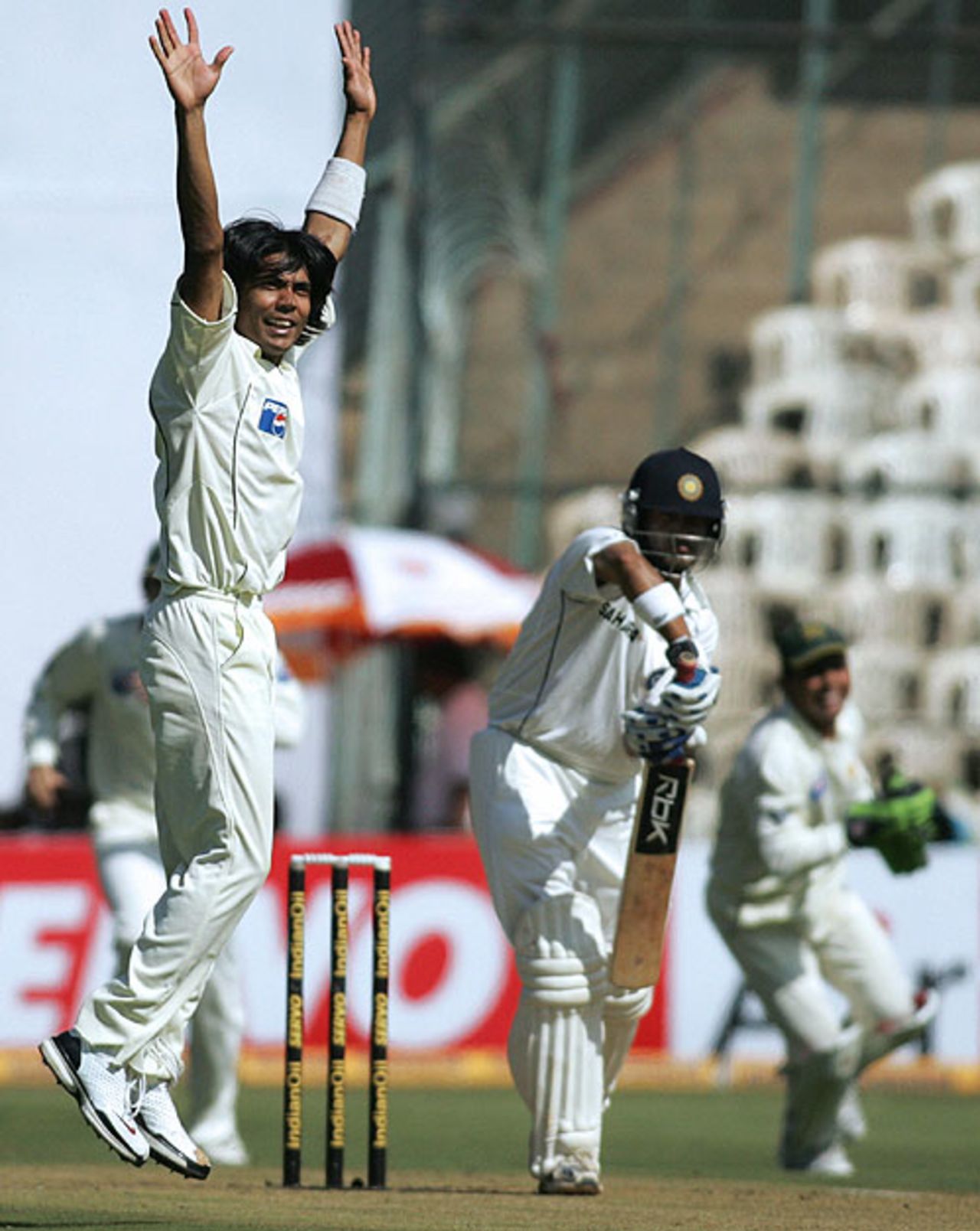 Mohammad Sami successfully appeals for Gautam Gambhir's wicket, India v Pakistan, 3rd Test, Bangalore, 1st day, December 8, 2007