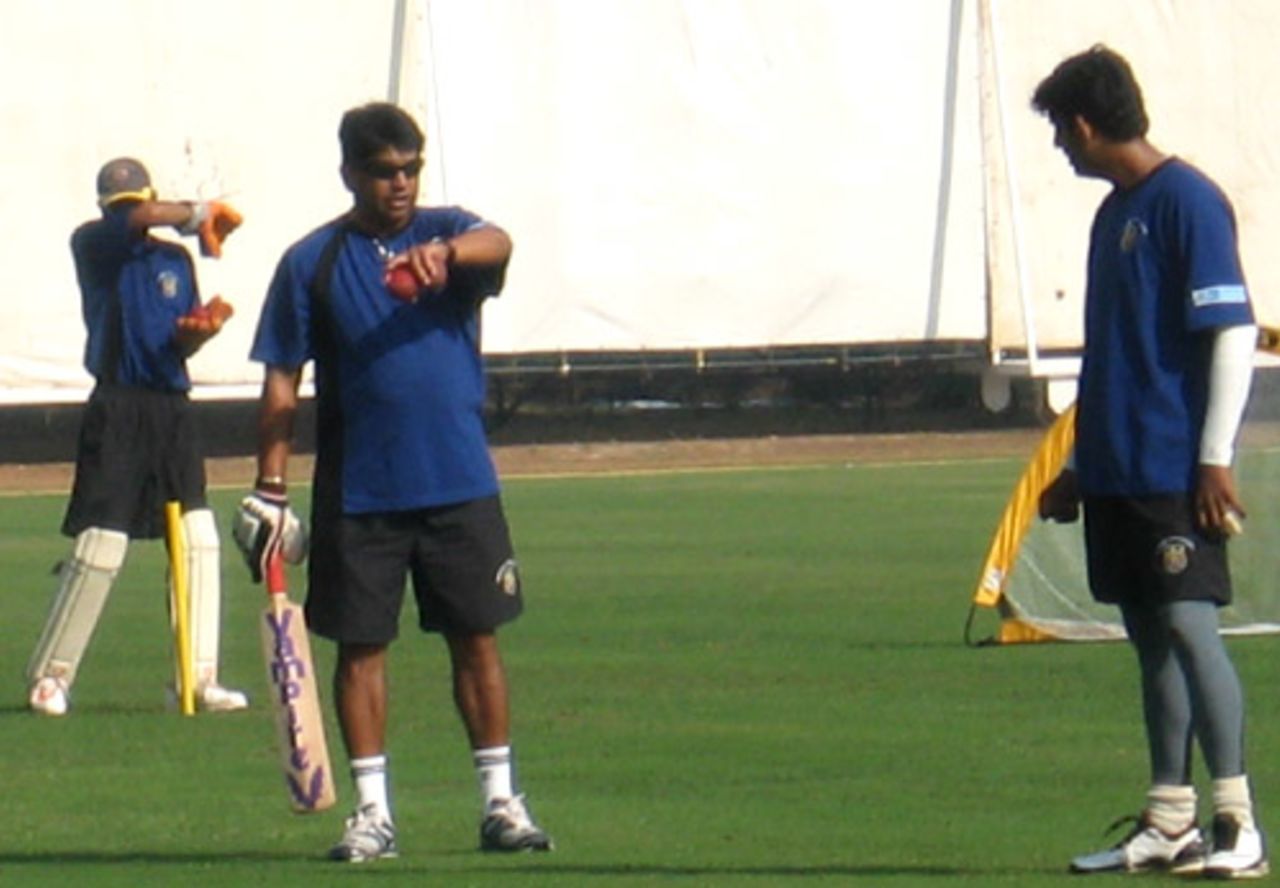 Chandrakant Pandit, the Maharashtra coach, and Sairaj Bahutule have a word during practice, Nagothane, December 8, 2007