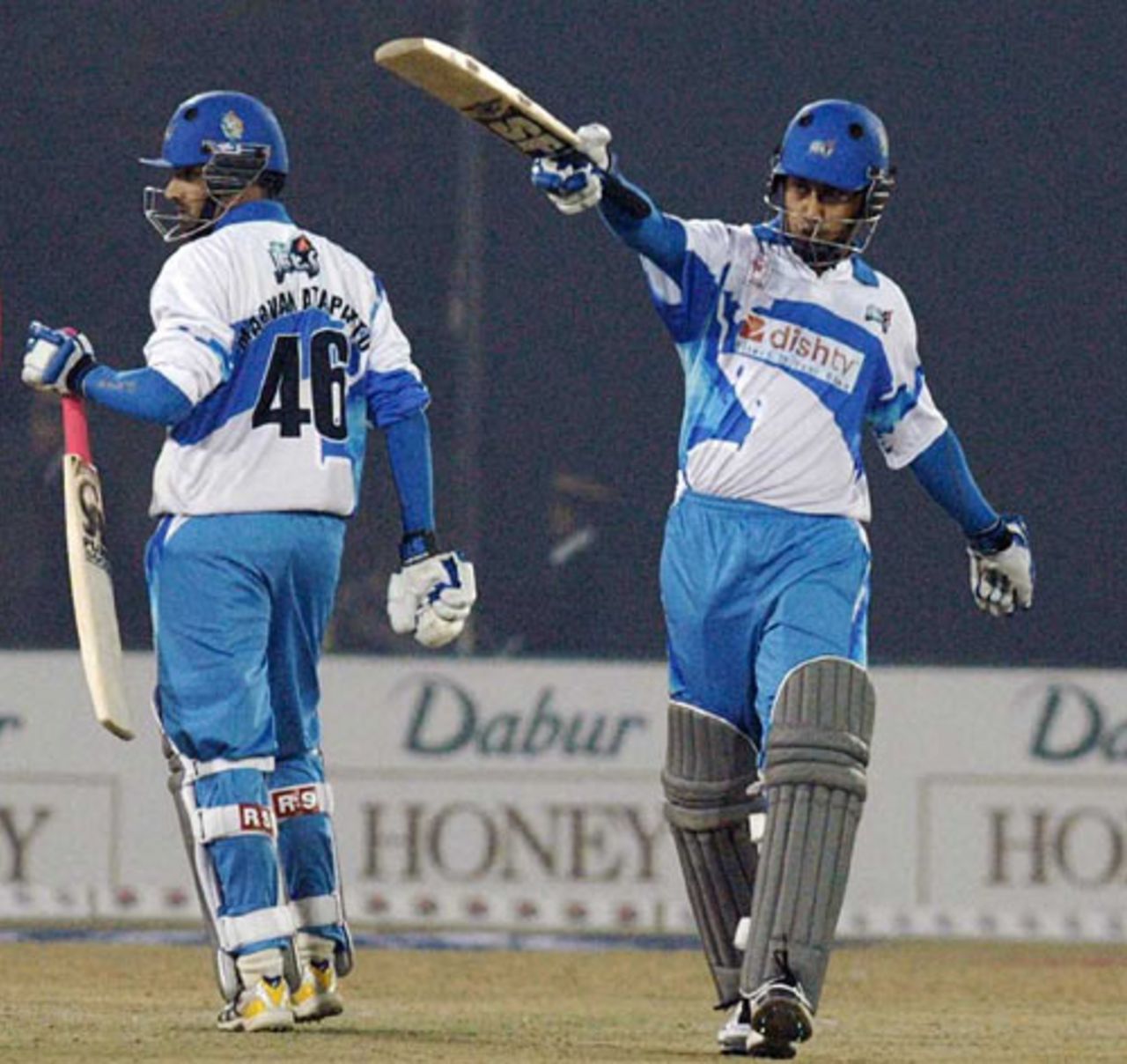 Monish Mishra signals his fifty, Delhi Jets v Kolkata Tigers, 10th match, Indian Cricket League, Panchkula, December 8, 2007