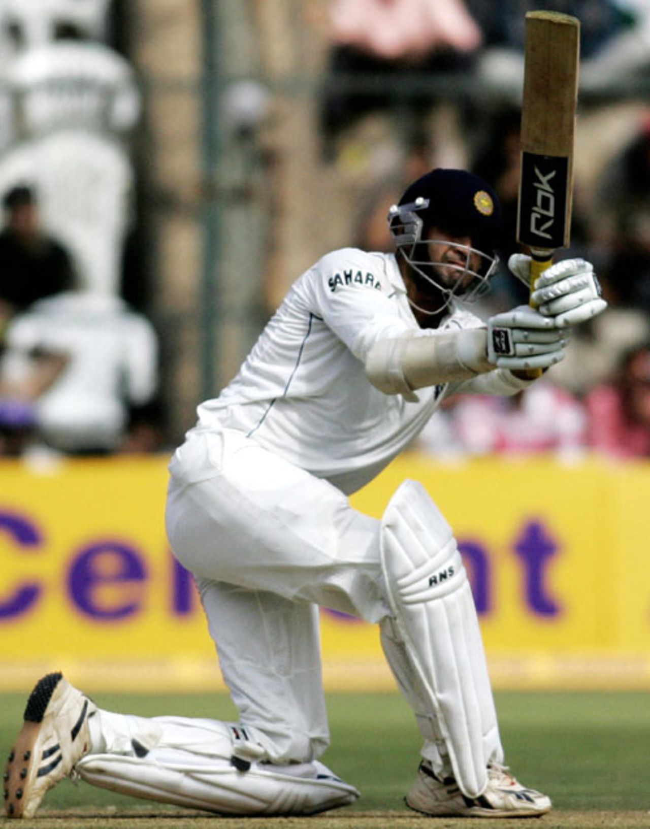 Irfan Pathan carts one over midwicket, India v Pakistan, 3rd Test, Bangalore, 2nd day, December 9, 2007