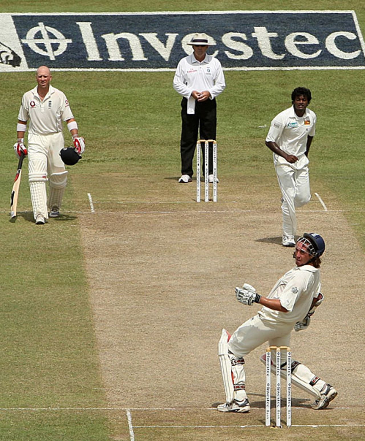 Ryan Sidebottom sways out of the way of a vicious bouncer from Dilhara Fernando, Sri Lanka v England, 2nd Test, Colombo, December 10, 2007