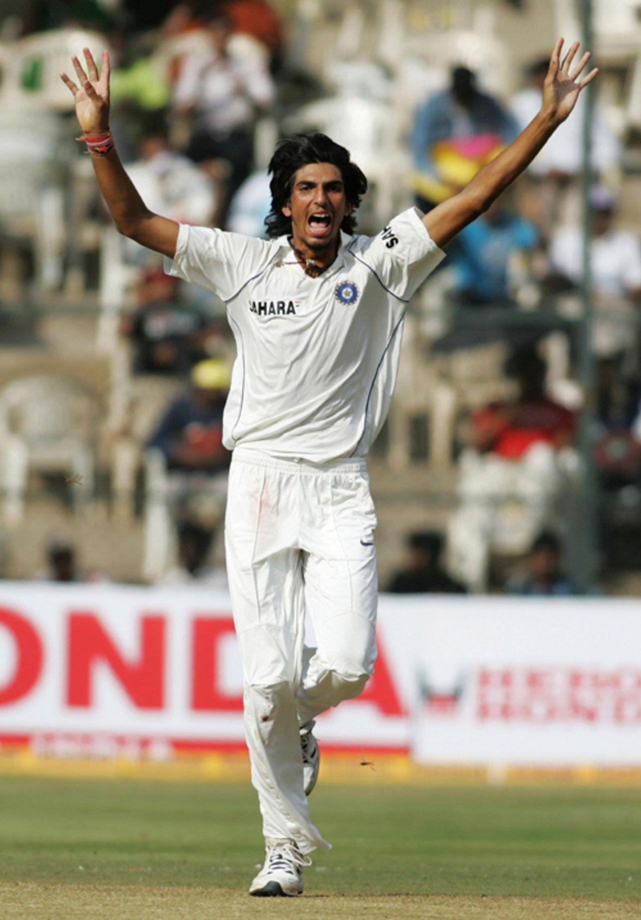 Ishant Sharma celebrates a breakthrough, India v Pakistan, 3rd Test, Bangalore, 3rd day, December 10, 2007