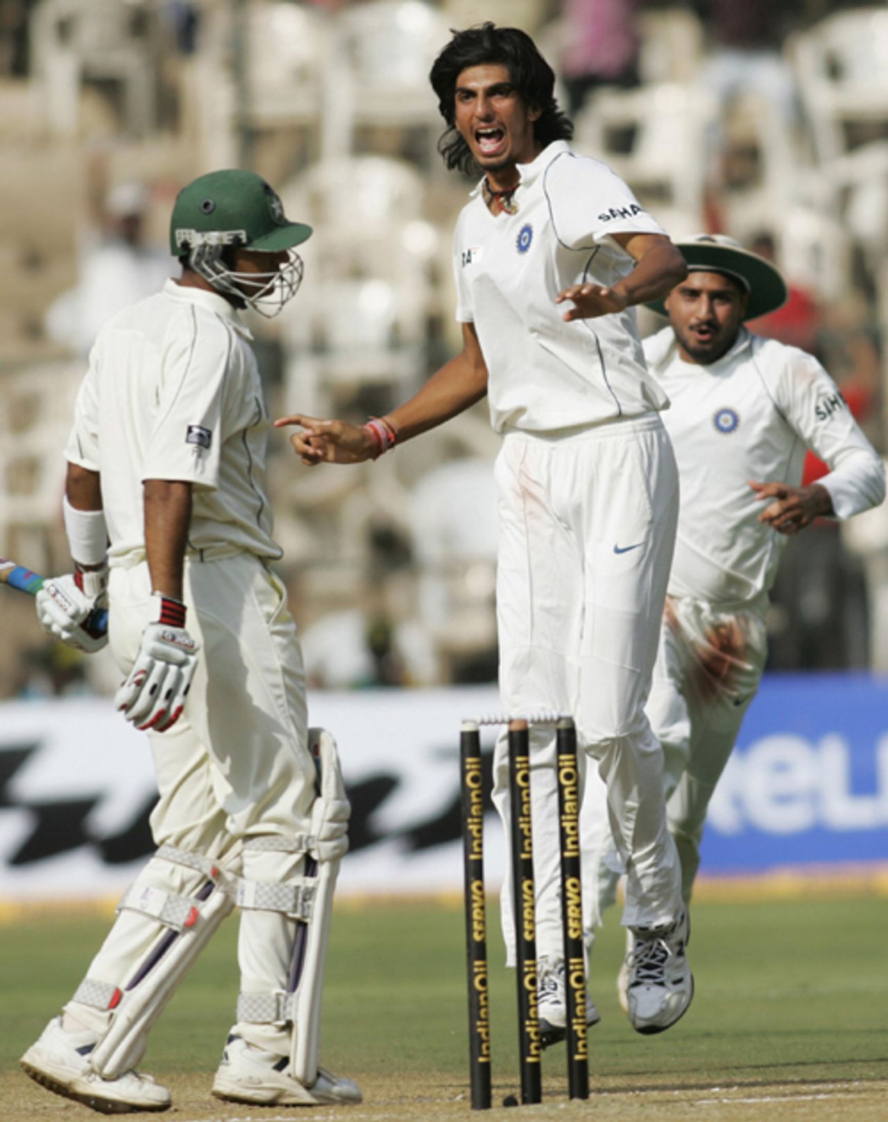 Ishant Sharma is delighted after dismissing Faisal Iqbal, India v Pakistan, 3rd Test, Bangalore, 3rd day, December 10, 2007 

