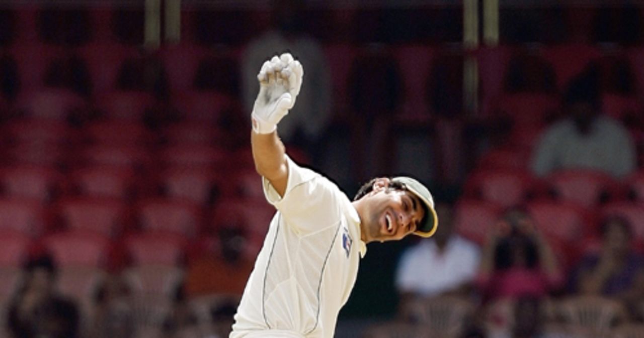 Misbah-ul-Haq smiles after refusing a single on the last ball before lunch while on 99, India v Pakistan, 3rd Test, Bangalore, 4th day, December 11, 2007