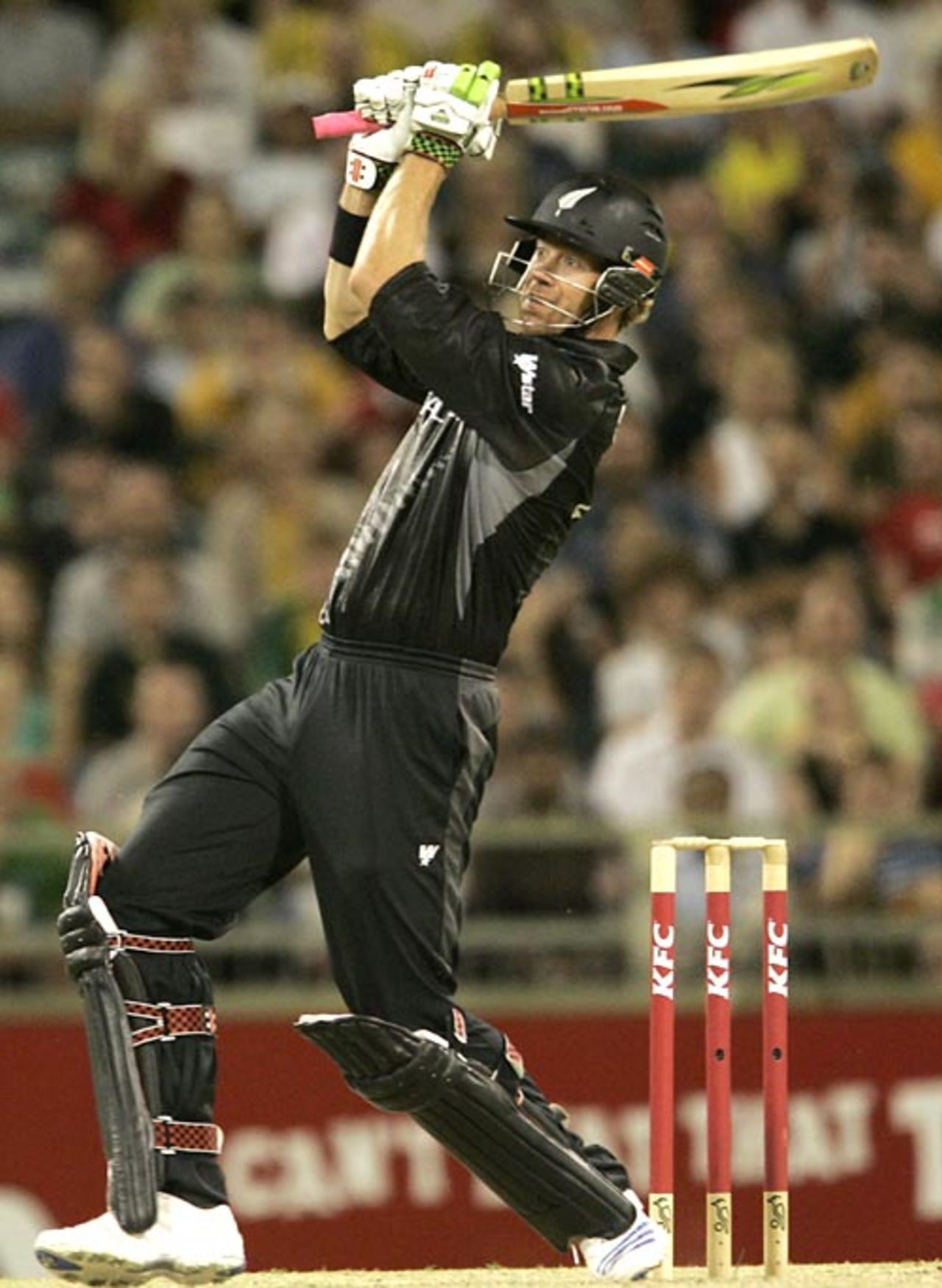 Jacob Oram attempts to clear the boundary, Australia v New Zealand, Twenty20 international, Perth, December 11, 2007