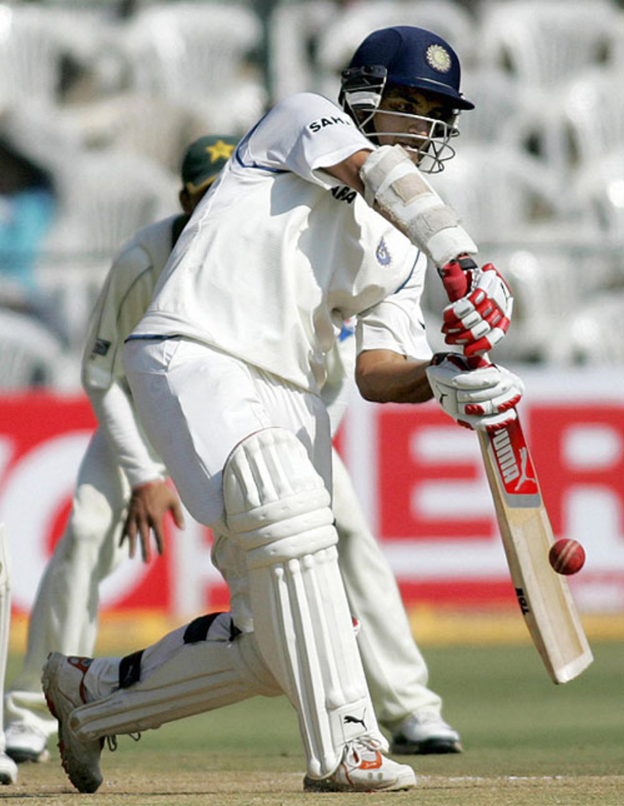 Sourav Ganguly hits out early on day five, India v Pakistan, 3rd Test, Bangalore, 5th day, December 12, 2007 

