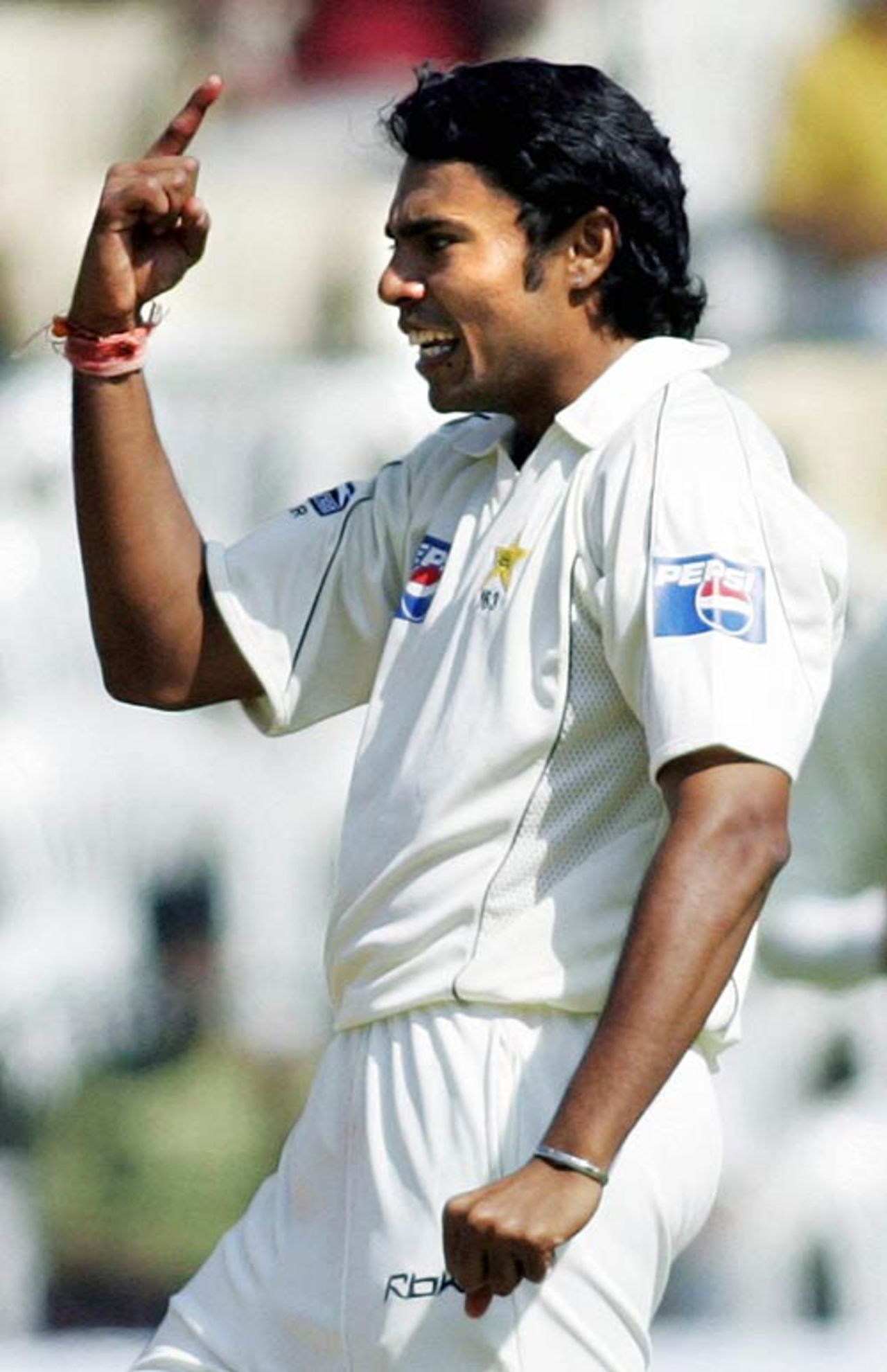 Danish Kaneria celebrates getting Rahul Dravid, India v Pakistan, 3rd Test, Bangalore, 5th day, December 12, 2007 

