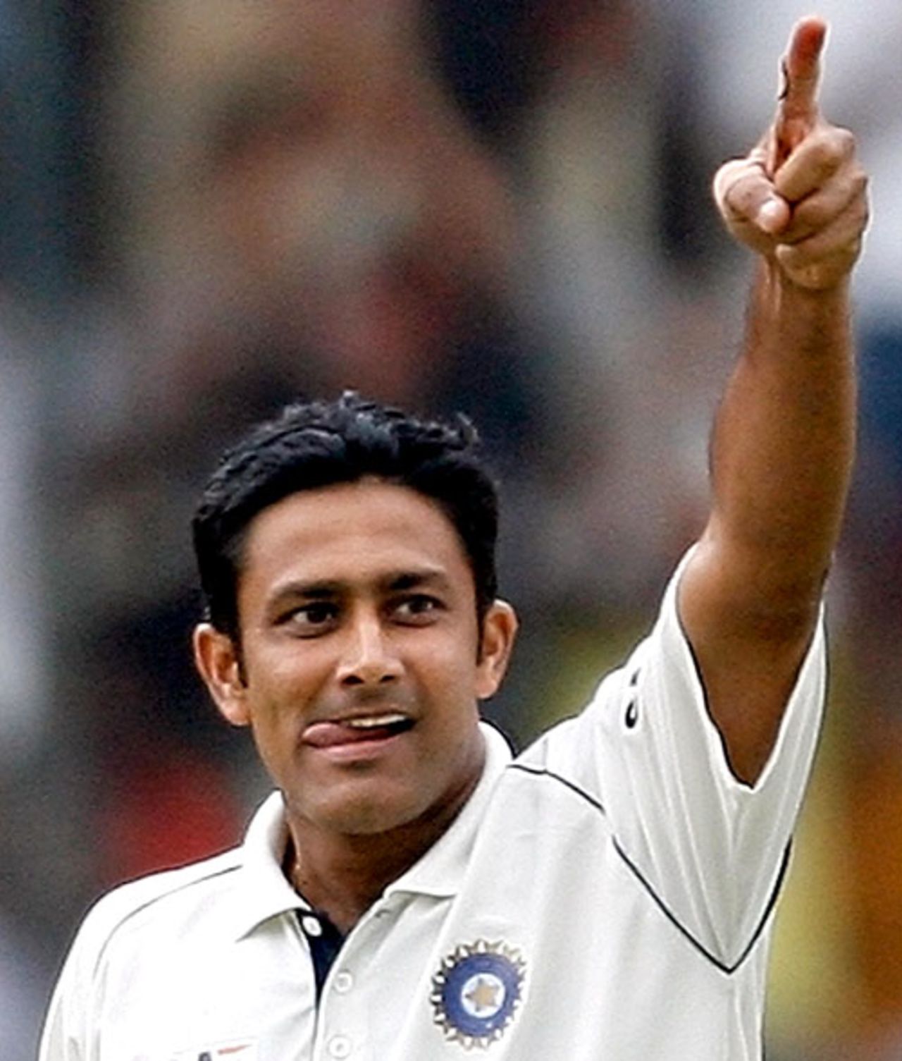 Anil Kumble celebrates after dismissing Younis Khan, India v Pakistan, 3rd Test, Bangalore, 5th day, December 12, 2007 

