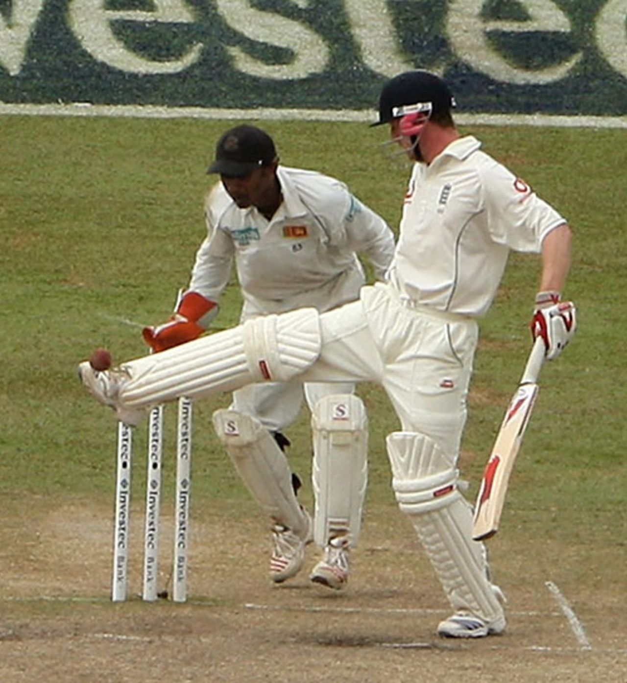 Nifty footwork from Paul Collingwood , Sri Lanka v England, 2nd Test, Colombo, December 13, 2007