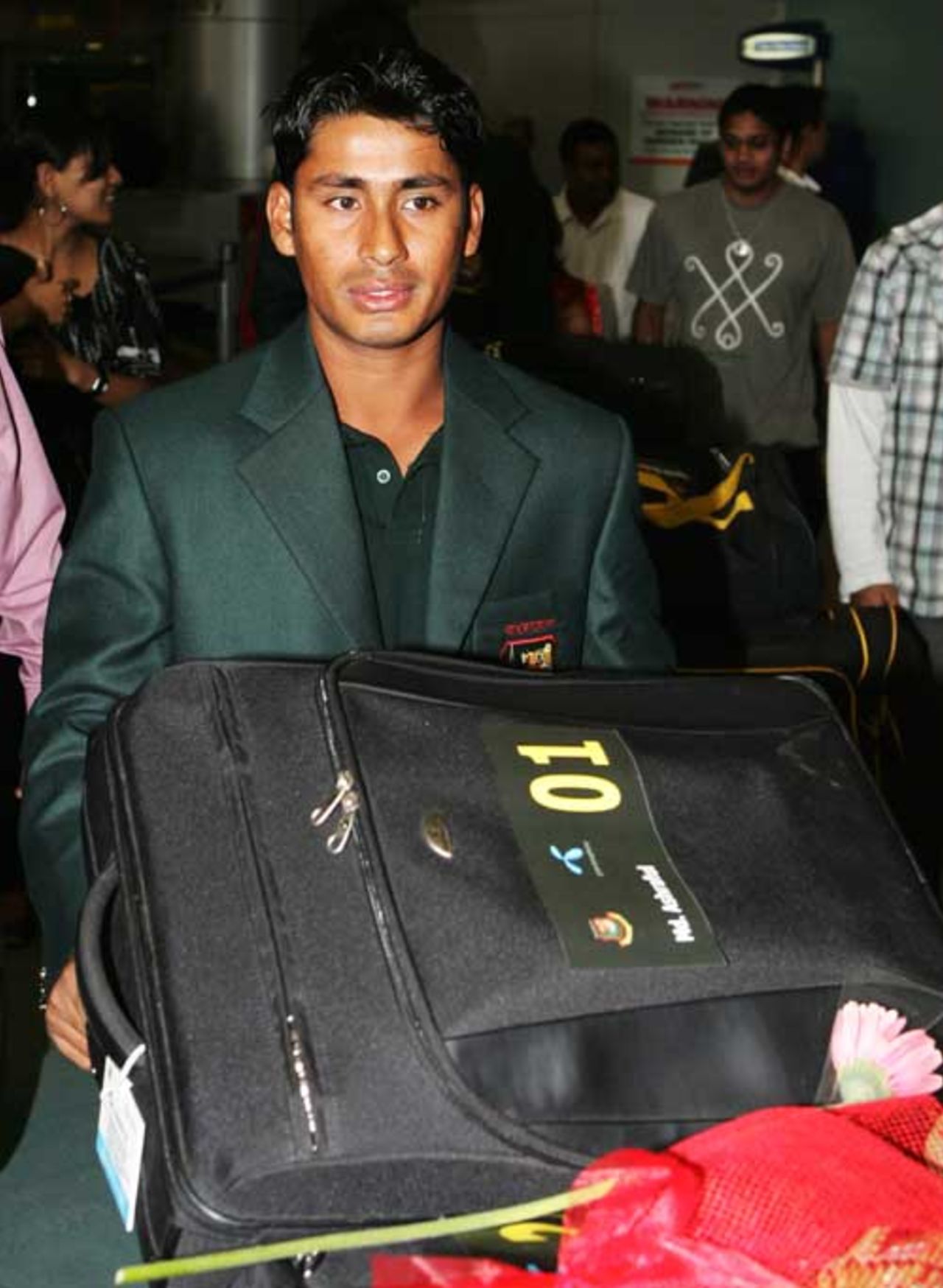 Mohammad Ashraful, Bangladesh captain, arrives in New Zealand with his team, Auckland, December 13, 2007