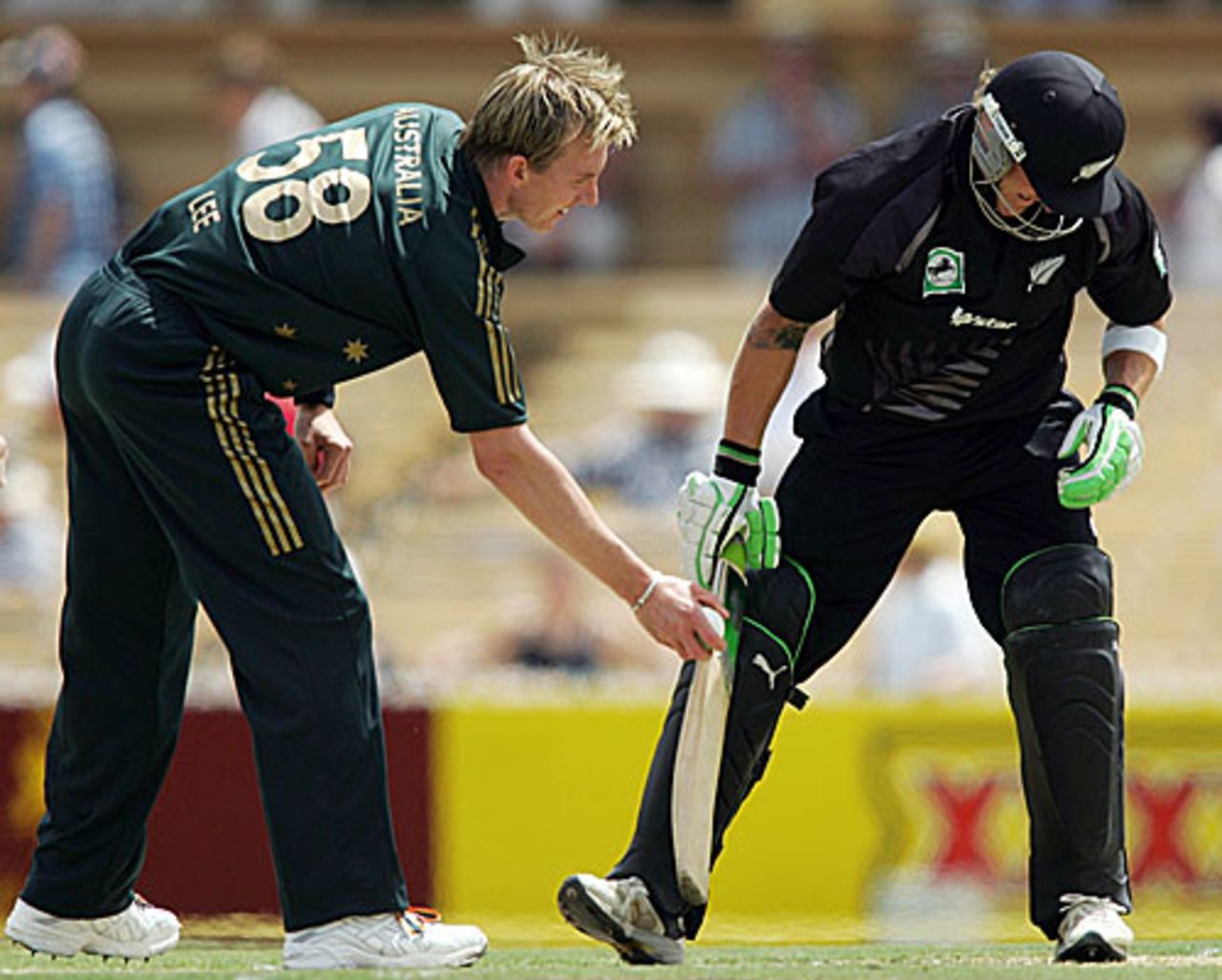 Brett Lee and Brendon McCullum engage in a bit of banter, Australia v New Zealand, 1st ODI, Chappell-Hadlee Trophy, December 14, 2007