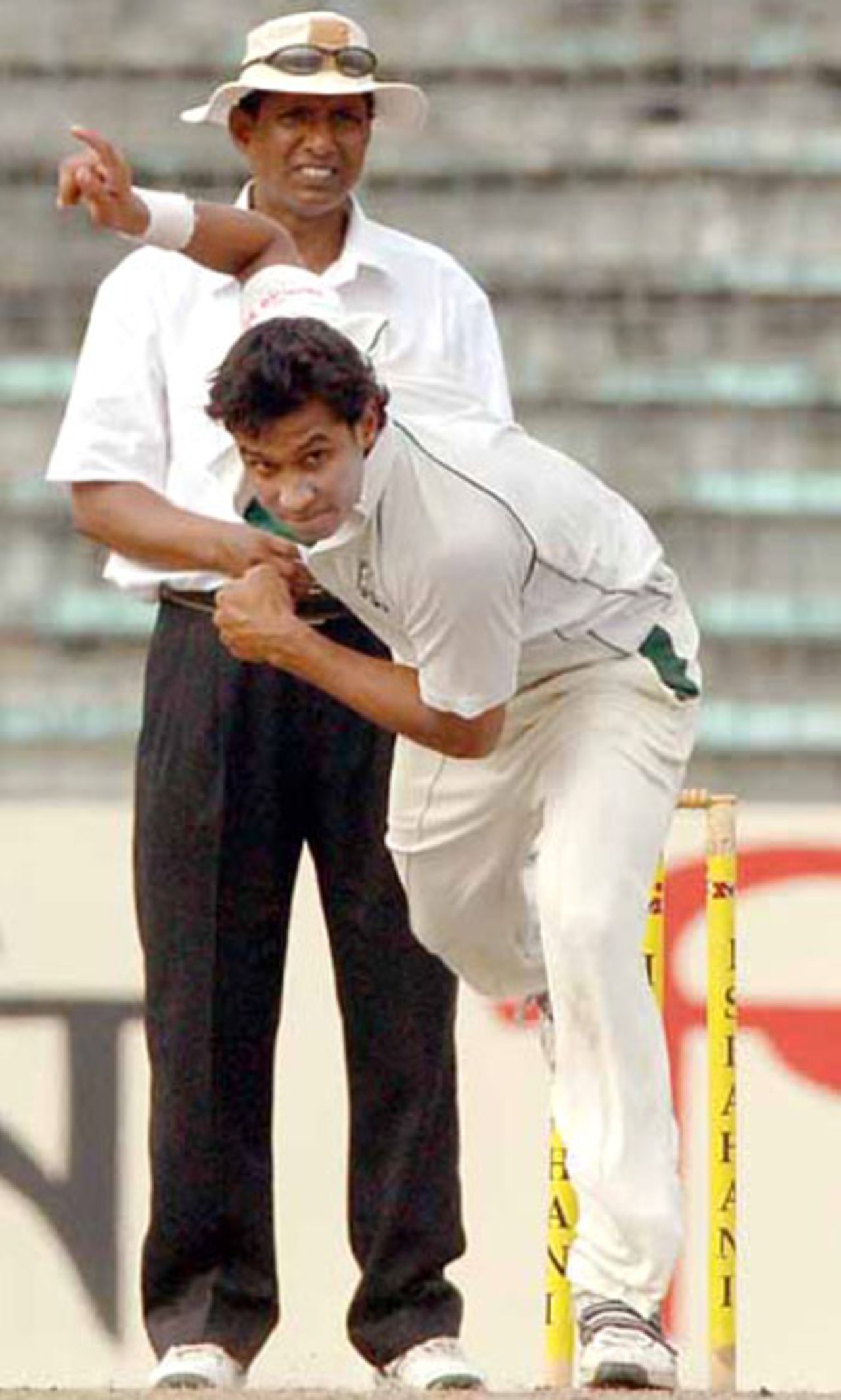 Barisal's Sajidul Islam sends down a delivery, Dhaka v Barisal, National Cricket League, 1st day, Fatullah, December 14, 2007