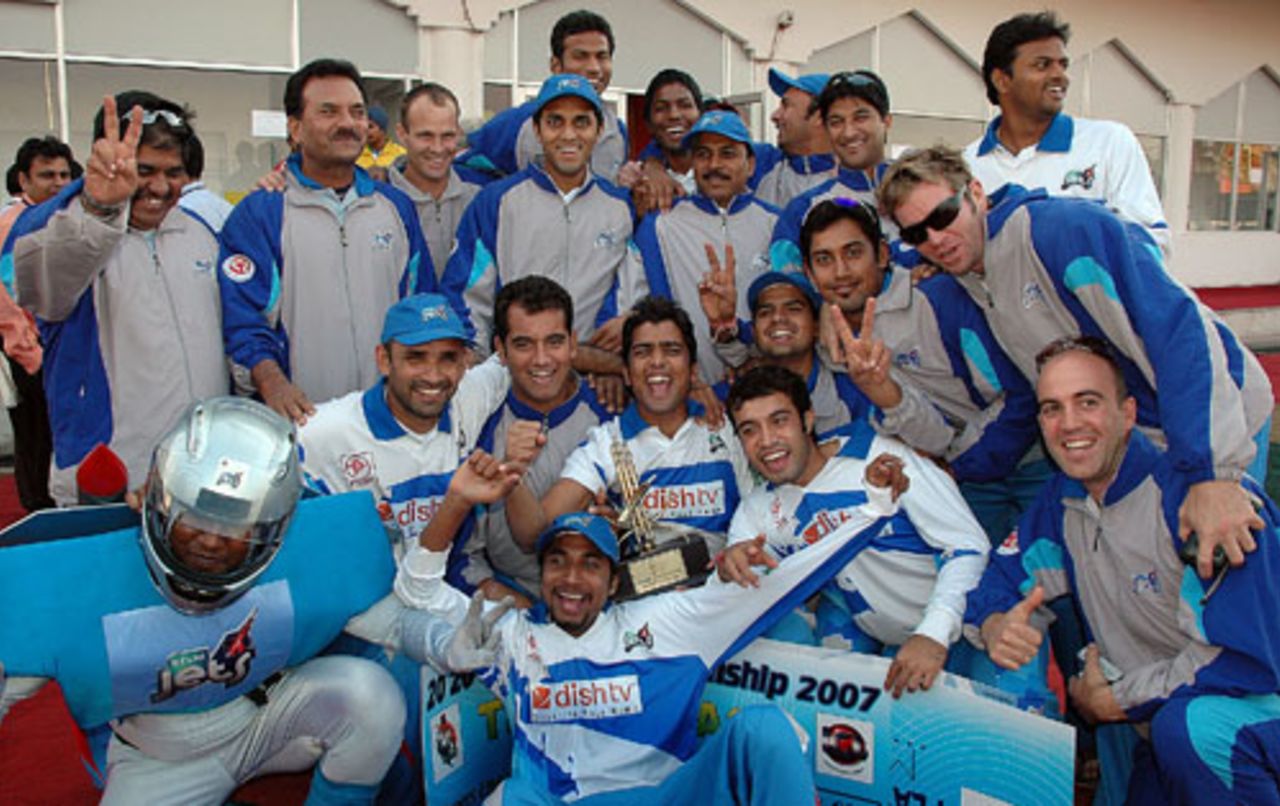 The Delhi Jets squad are a happy bunch after claiming the 3rd place in the ICL, Delhi Jets v Kolkata Tigers, 3rd Place Playoff, Indian Cricket League, Panchkula, December 16, 2007 

