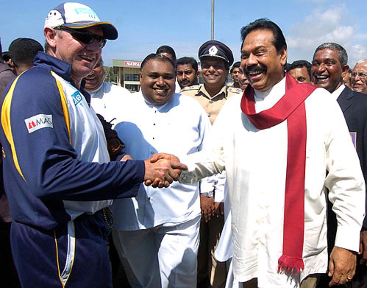 Trevor Bayliss shakes hands with Sri Lankan President Mahinda Rajapaksa during the inauguration of the reconstructed stadium in Galle, December 17, 2007