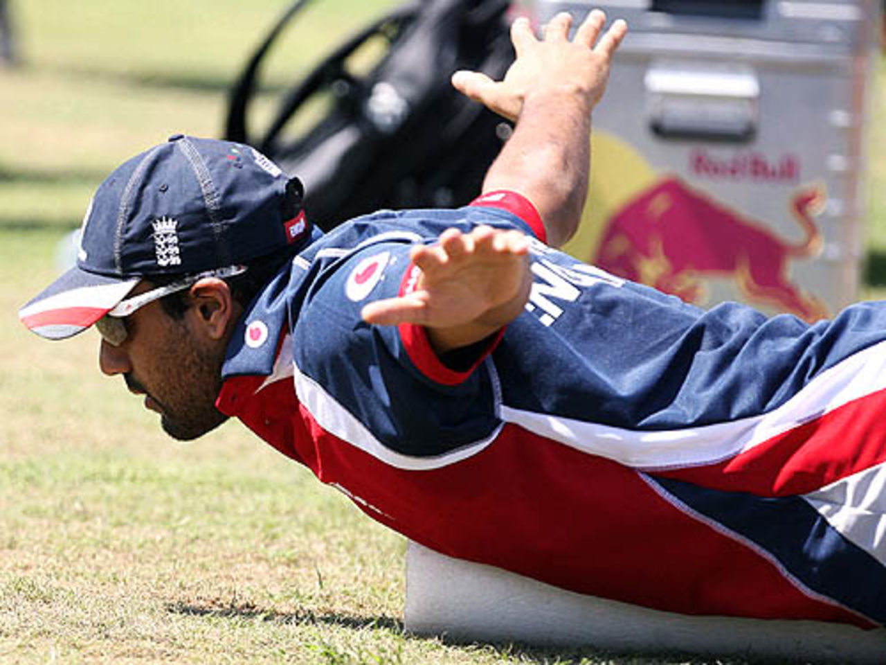 Ravi Bopara does a few exercises a day before the final Test, Galle, December 17, 2007