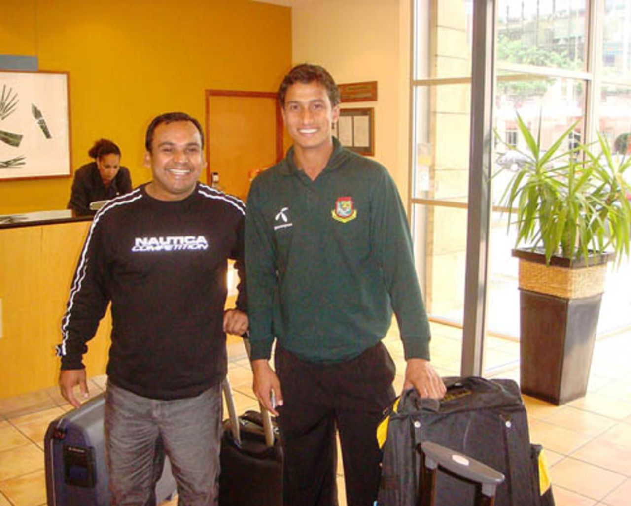 Sajidul Islam (right), called in as a replacement for Syed Rasel, with selector Nairmur Rahman, Hamilton, December 19, 2007 