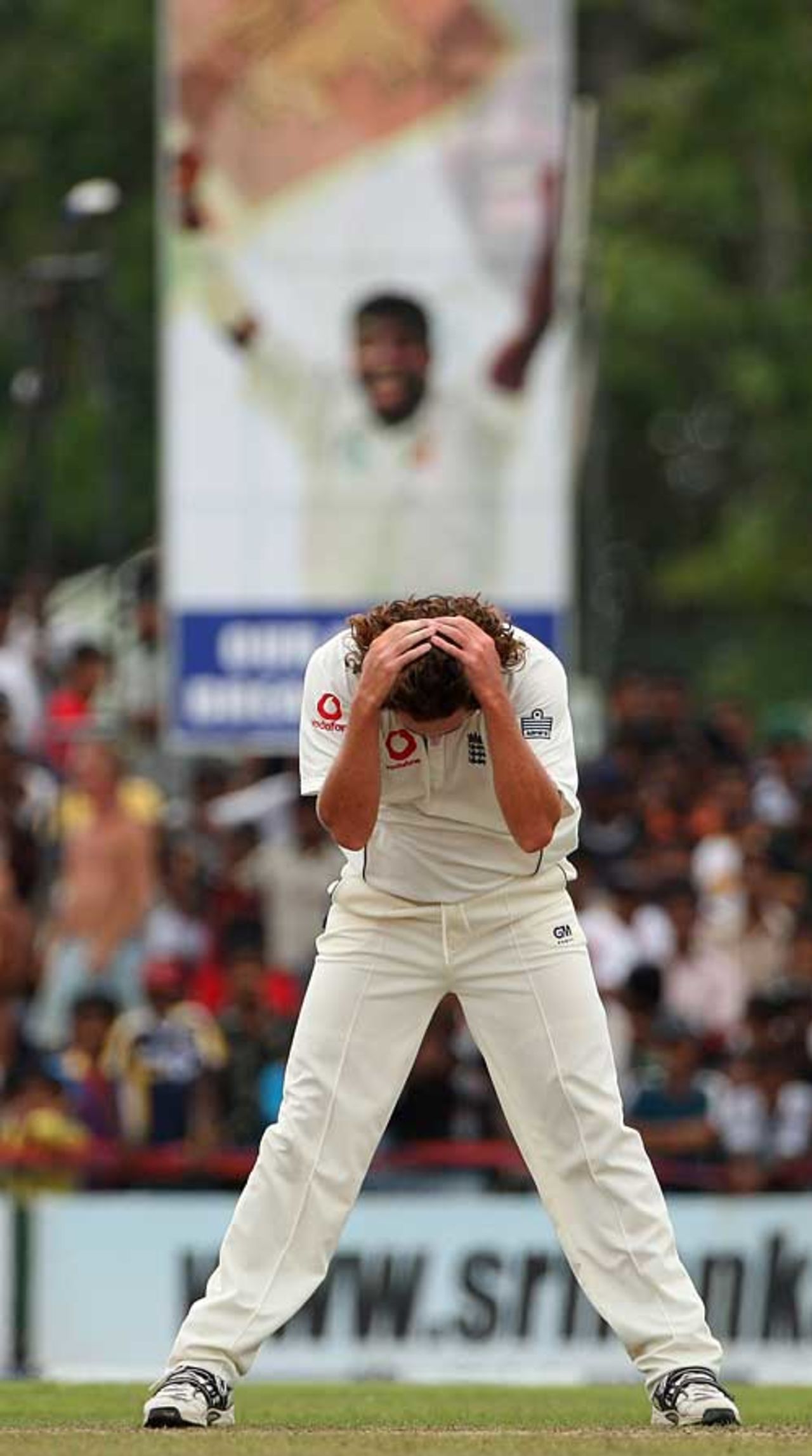 Ryan Sidebottom can't take any more of the toil, Sri Lanka v England, 3rd Test, Galle, December 19, 2007