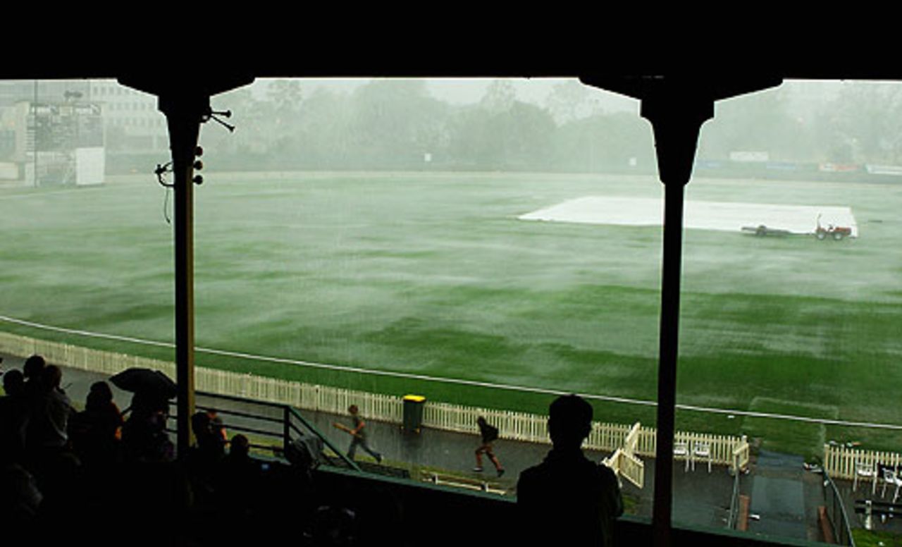 Showers lash across Junction Oval, Victoria v Indians, tour match, Melbourne, 1st day, December 20, 2007