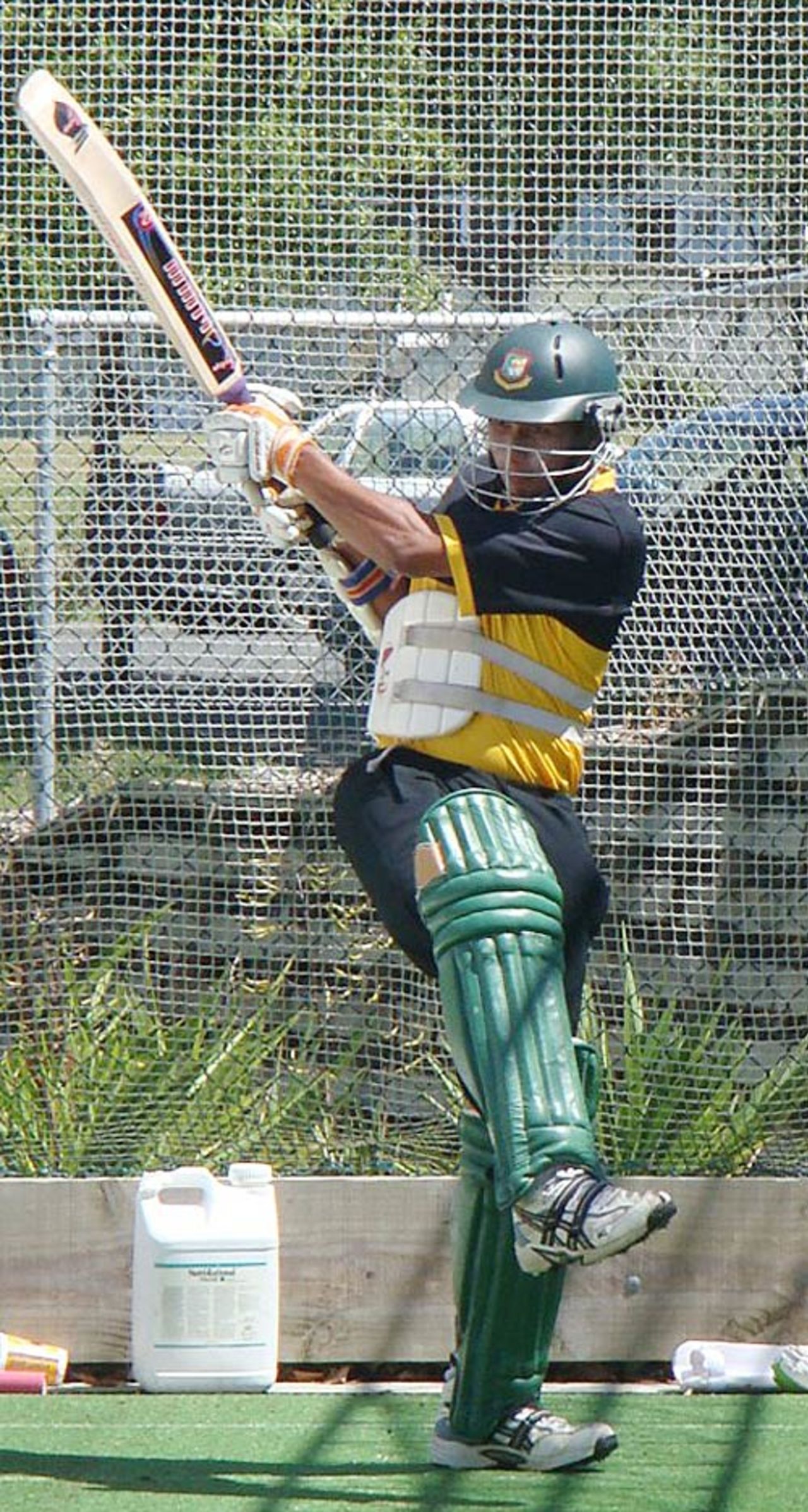 Sajidul Islam batting at the Seddon Park nets, December 20, 2007