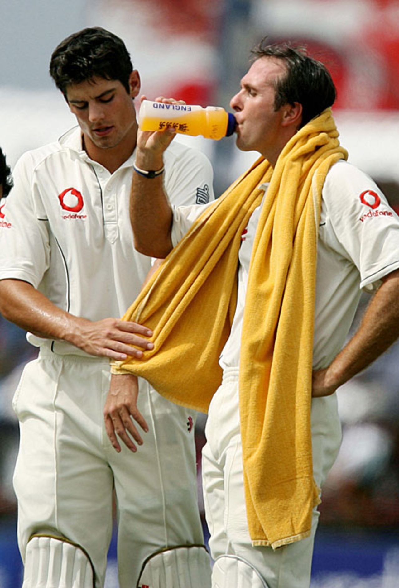 Alastair Cook and Michael Vaughan take a breather, Sri Lanka v England, 3rd Test, Galle, 4th day, December 21, 2007