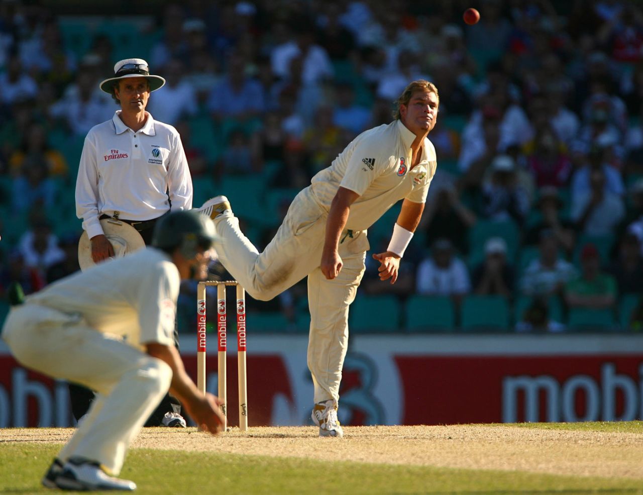 Shane Warne bowls at the end of the third day at the end of the third day, Australia v England, 5th Test, Sydney, January 4, 2007