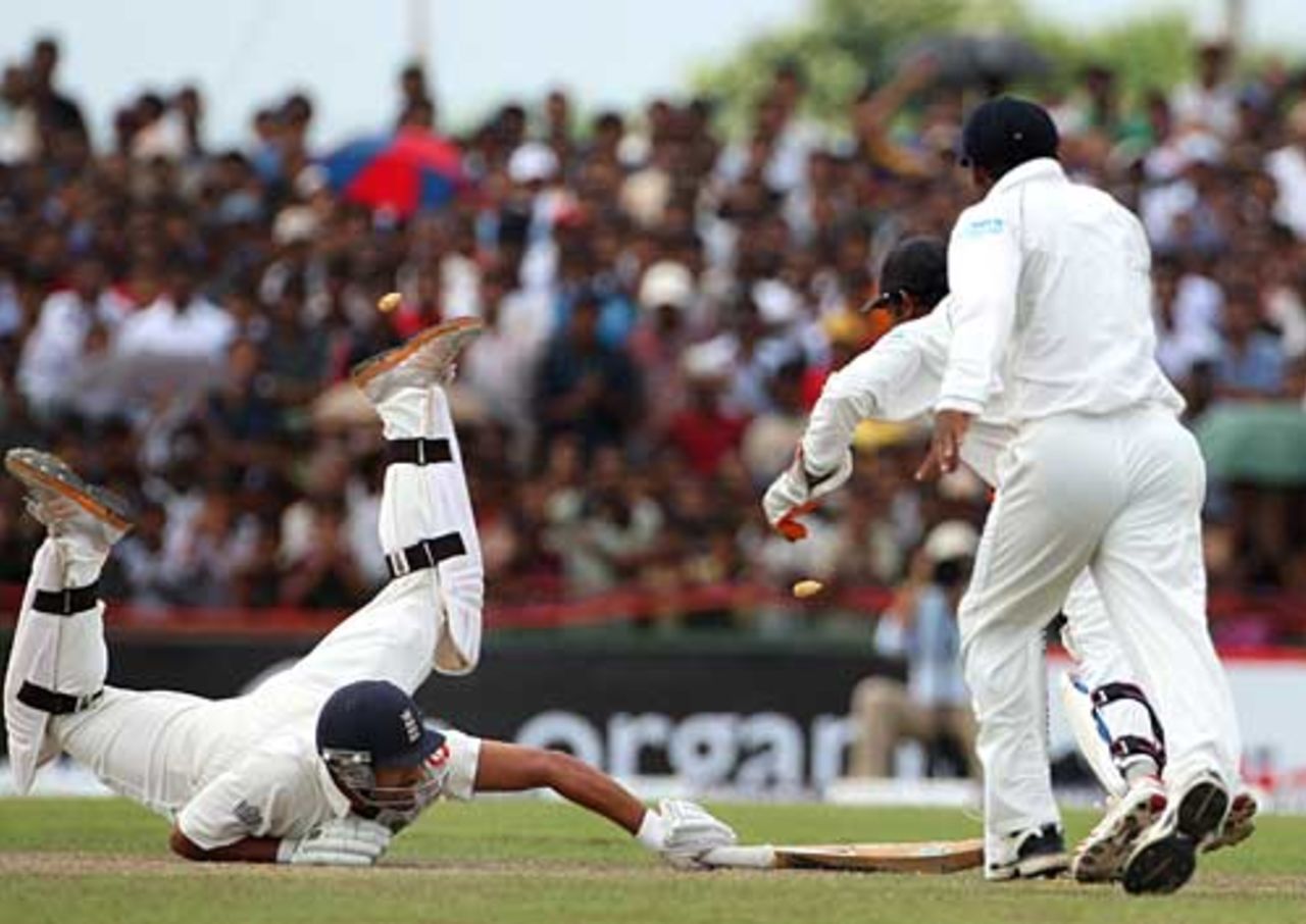 Ravi Bopara is run out for a pair by Mahela Jayawardene, Sri Lanka v England, 3rd Test, Galle, 5th day, December 22 2007