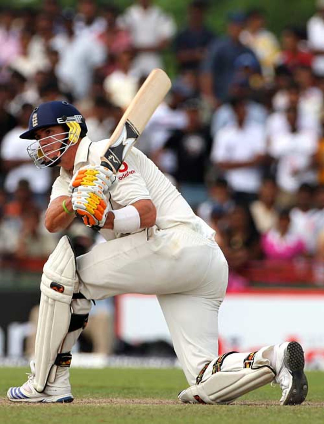 Kevin Pietersen sweeps during his 30, Sri Lanka v England, 3rd Test, Galle, 5th day, December 22 2007