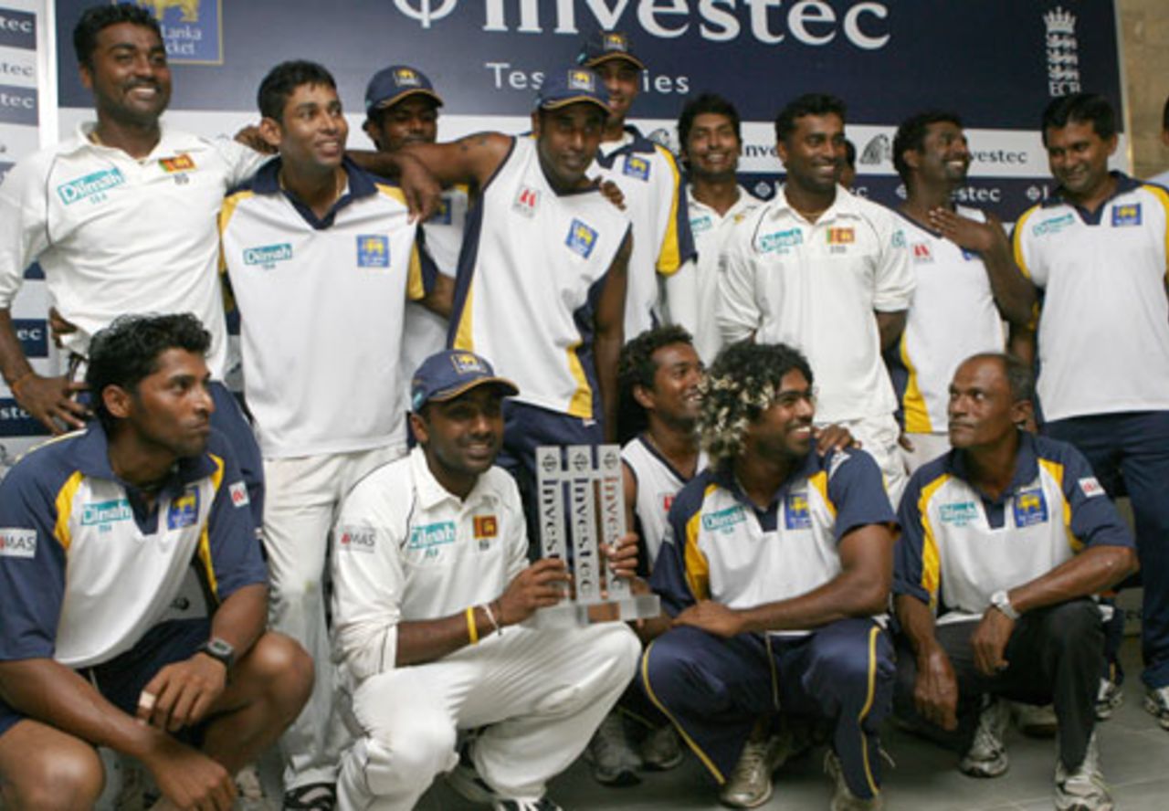 The Sri Lankan side celebrate after their series win, Sri Lanka v England, 3rd Test, Galle, 5th day, December 22 2007